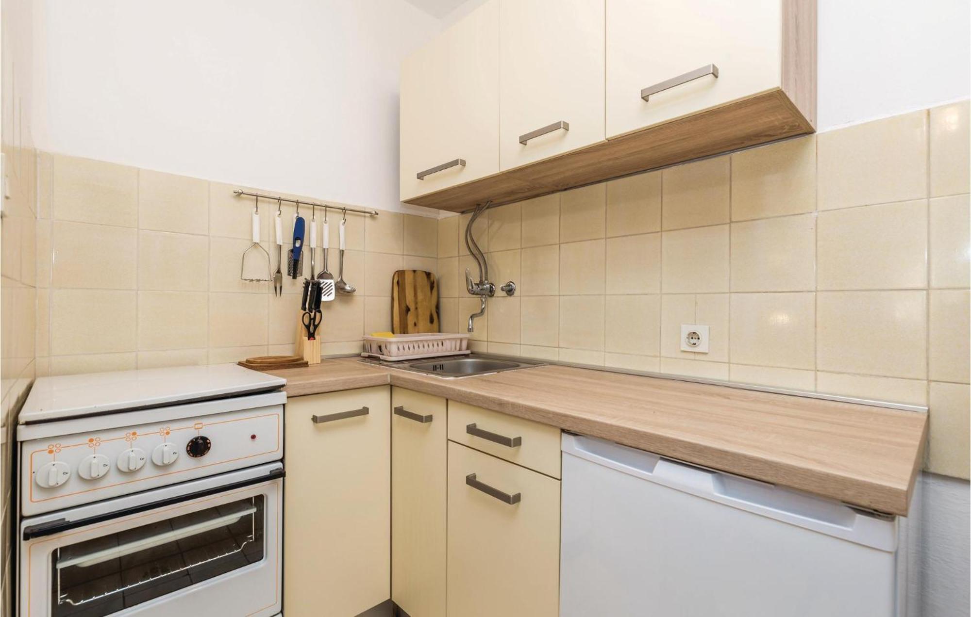 Stunning Apartment In Barbat-Rab With Wifi Barbat na Rabu Exterior photo